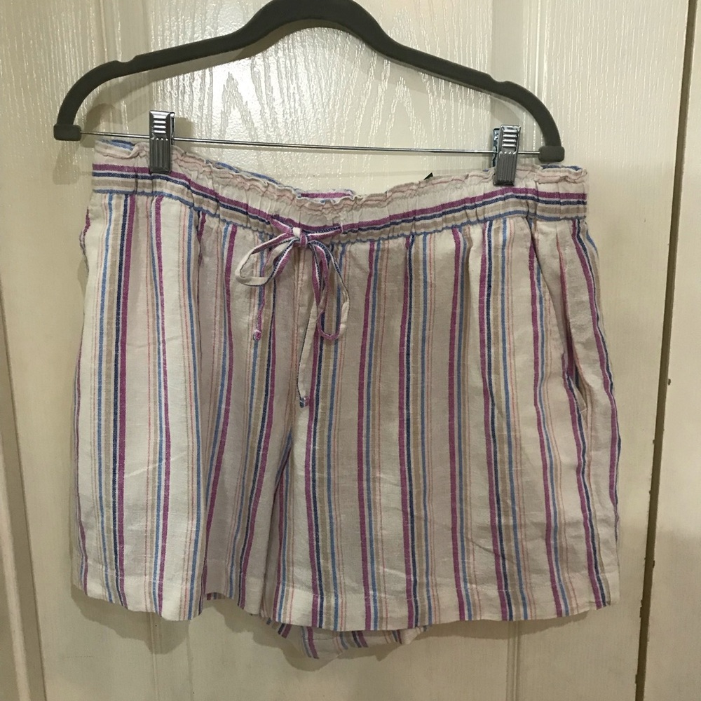 GAP White and Blue Bermuda Shorts Casual Summer Style